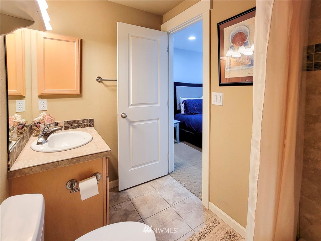 1209 Aurora Avenue N