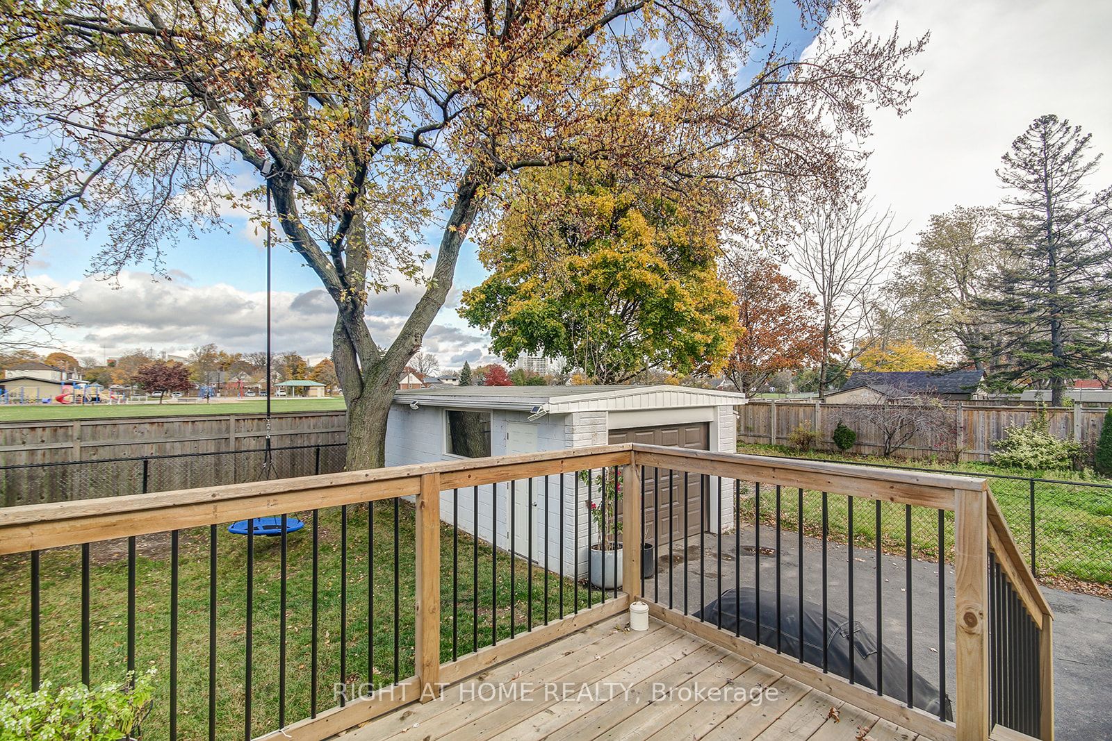 631 E Queensdale Ave Upper