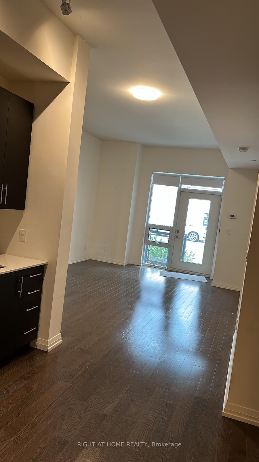 460 E Adelaide St 101
