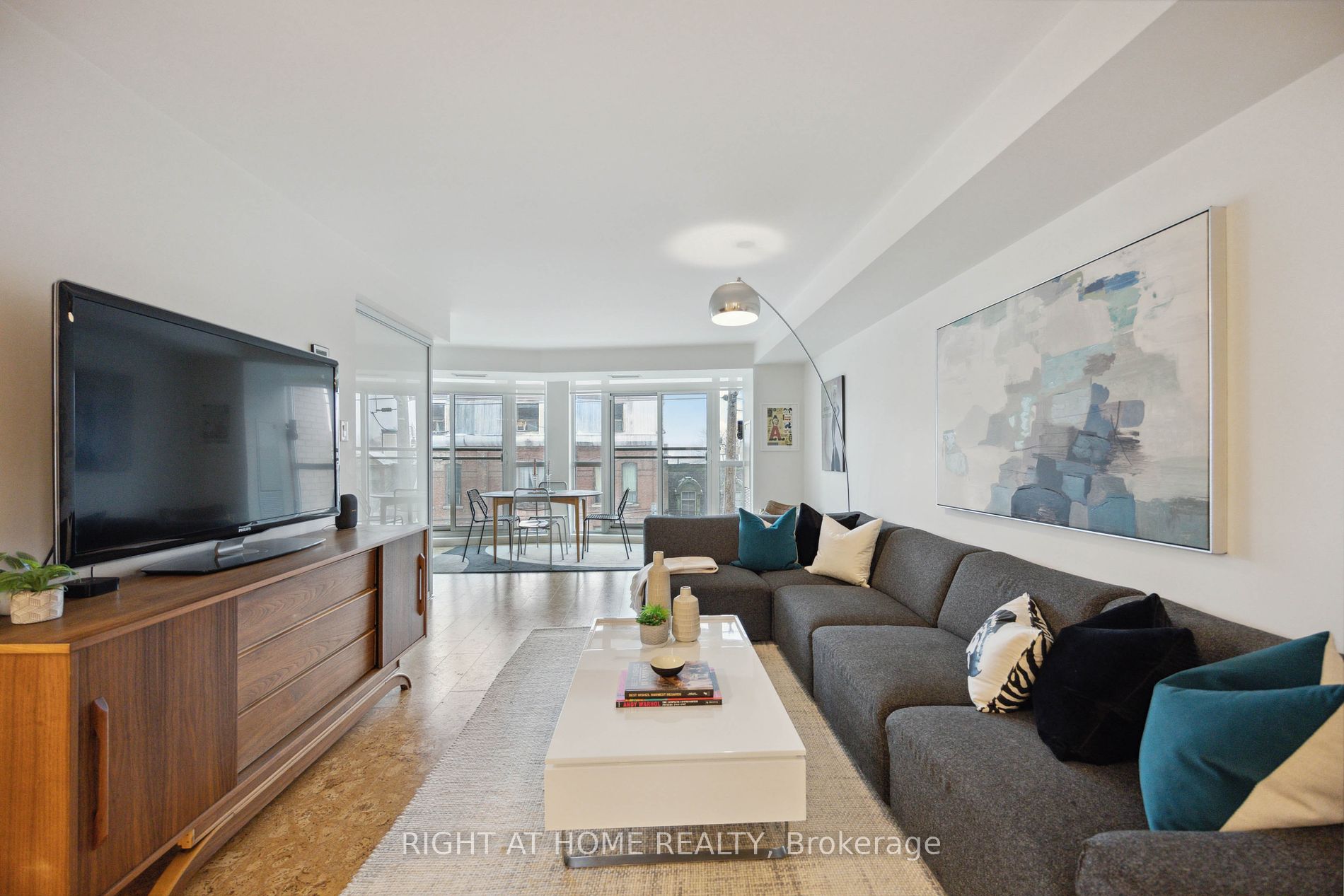 1169 W Queen St 415