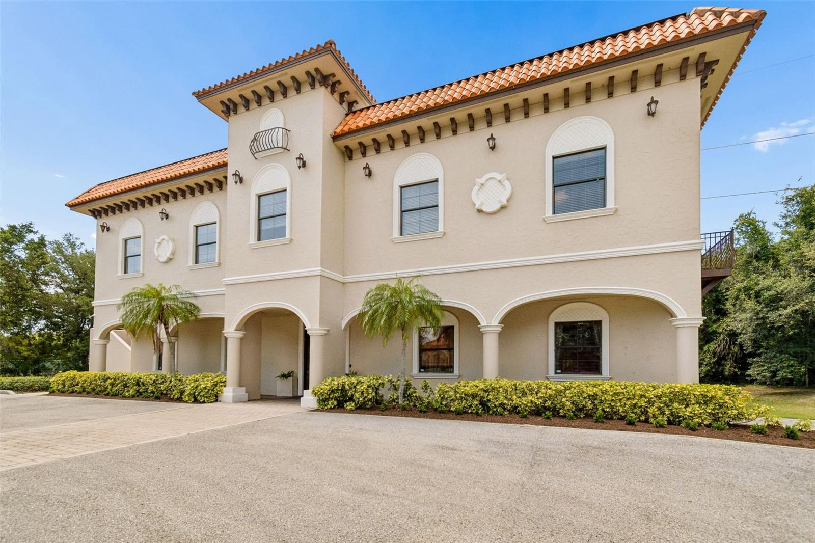 6730 W Linebaugh Avenue, Tampa, FL