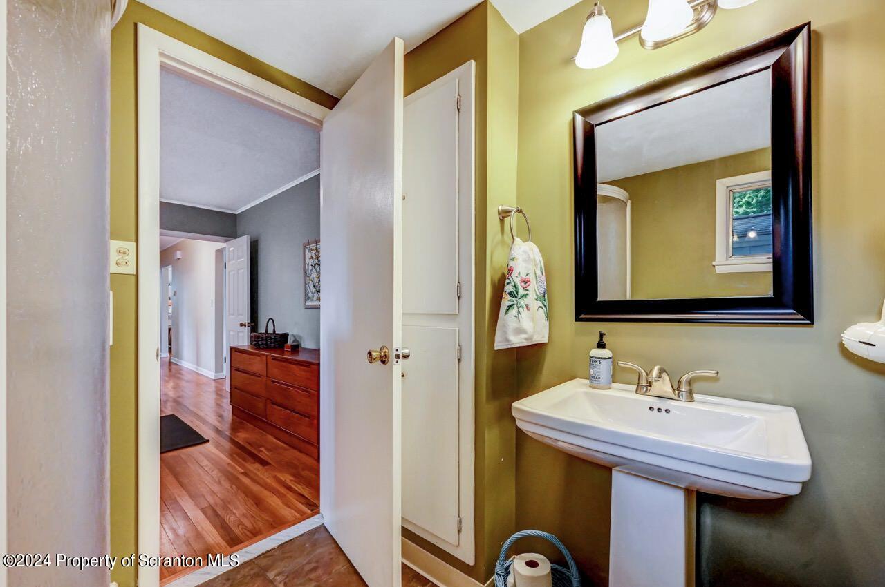 400 Montrose Avenue L113