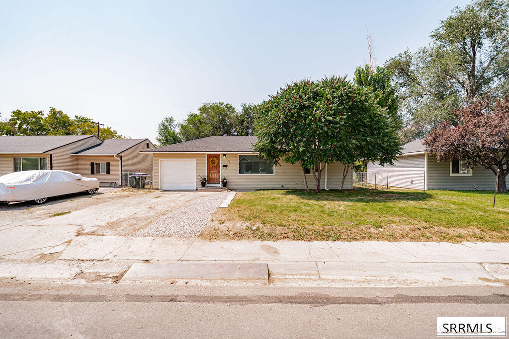 957 Meadowbrook Lane