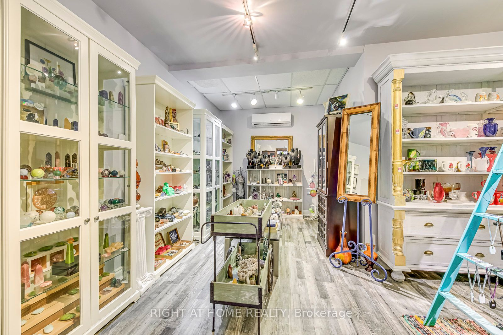 393 John St