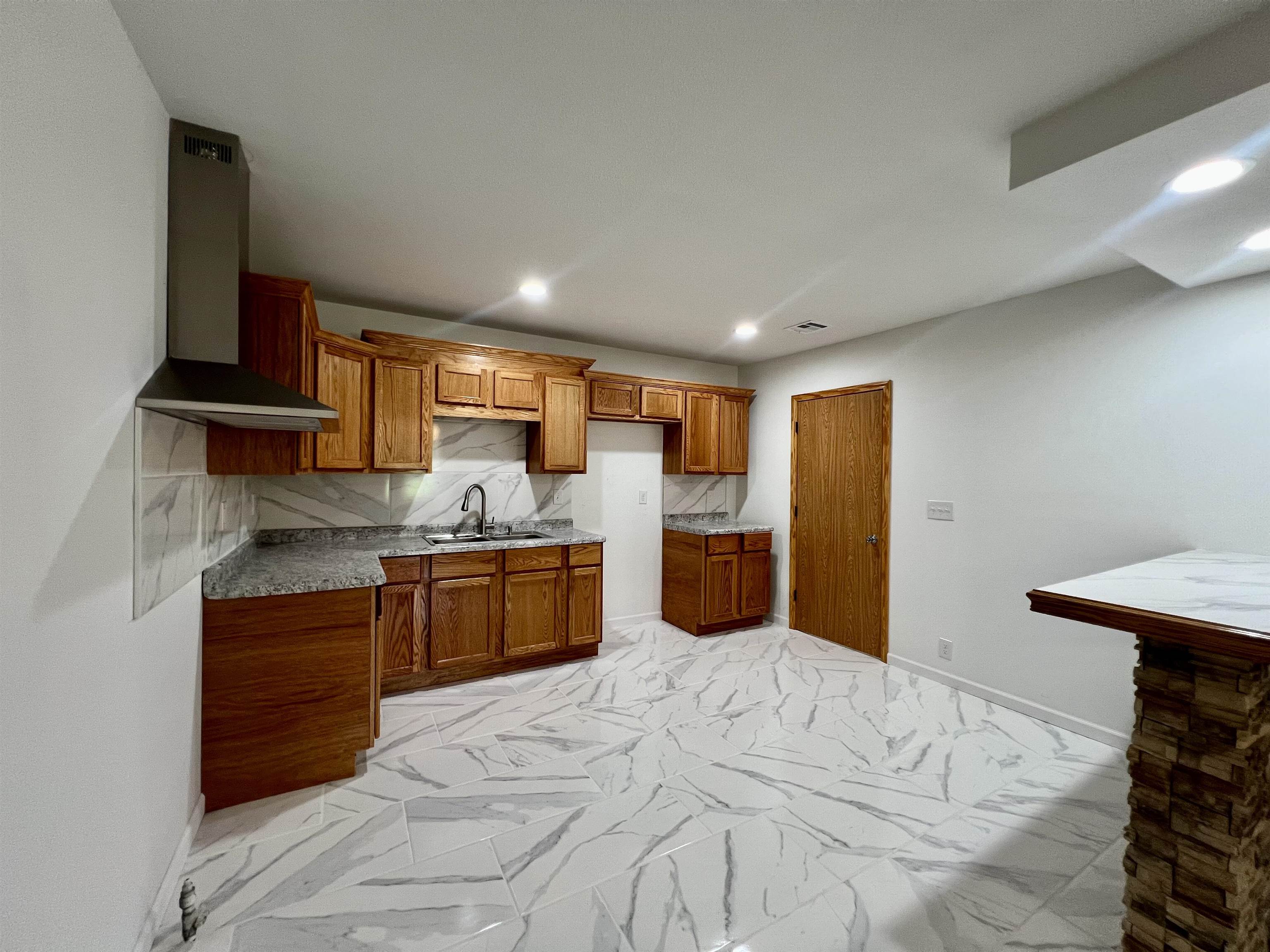 210 E Quincy