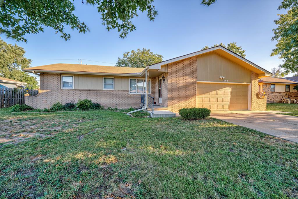 2410 Brookwood Lane. Salina, Kansas • SalinaHomes