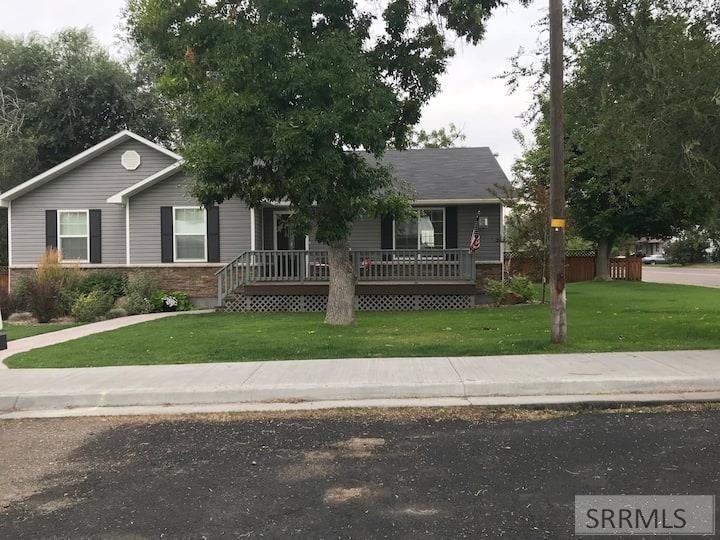 608 W 4th N