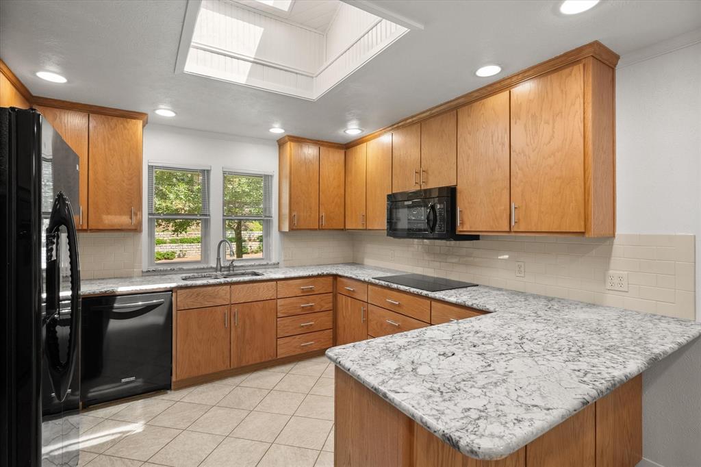 2216 Shadywood Court