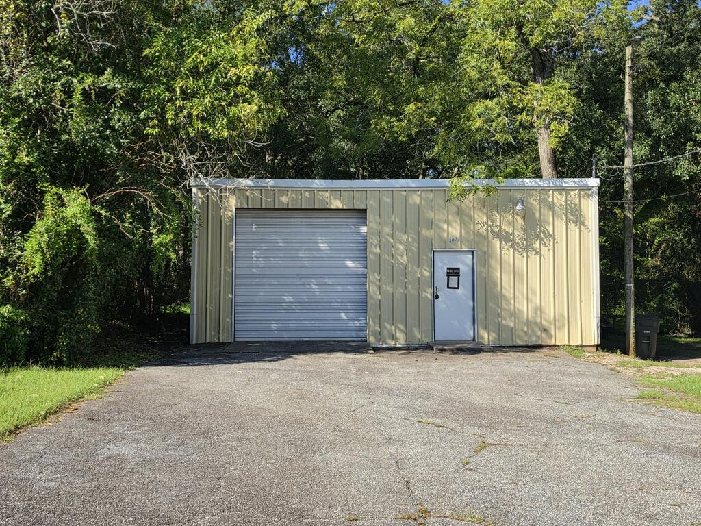Opportunity awaits for this 900-square-foot building zoned for manufacturing, offering flexibility for light industrial use, a workshop, storage, small-scale production, or contractor operations. The manufacturing zoning opens the door to a wide range of commercial and industrial uses, making this a smart investment for an owner-user or investor looking to establish a foothold in a growing Thomasville market. Conveniently located with easy access to downtown, the property offers a compact, functional footprint ready to be put to work. Whether you're expanding an existing operation or starting fresh, this manufacturing-zoned property delivers versatility in a practical size. Call for more details and to schedule a showing.
