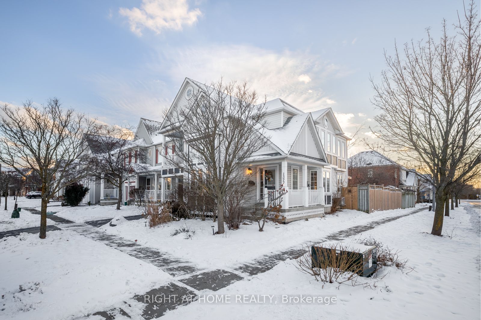 1377 Lyncroft Cres