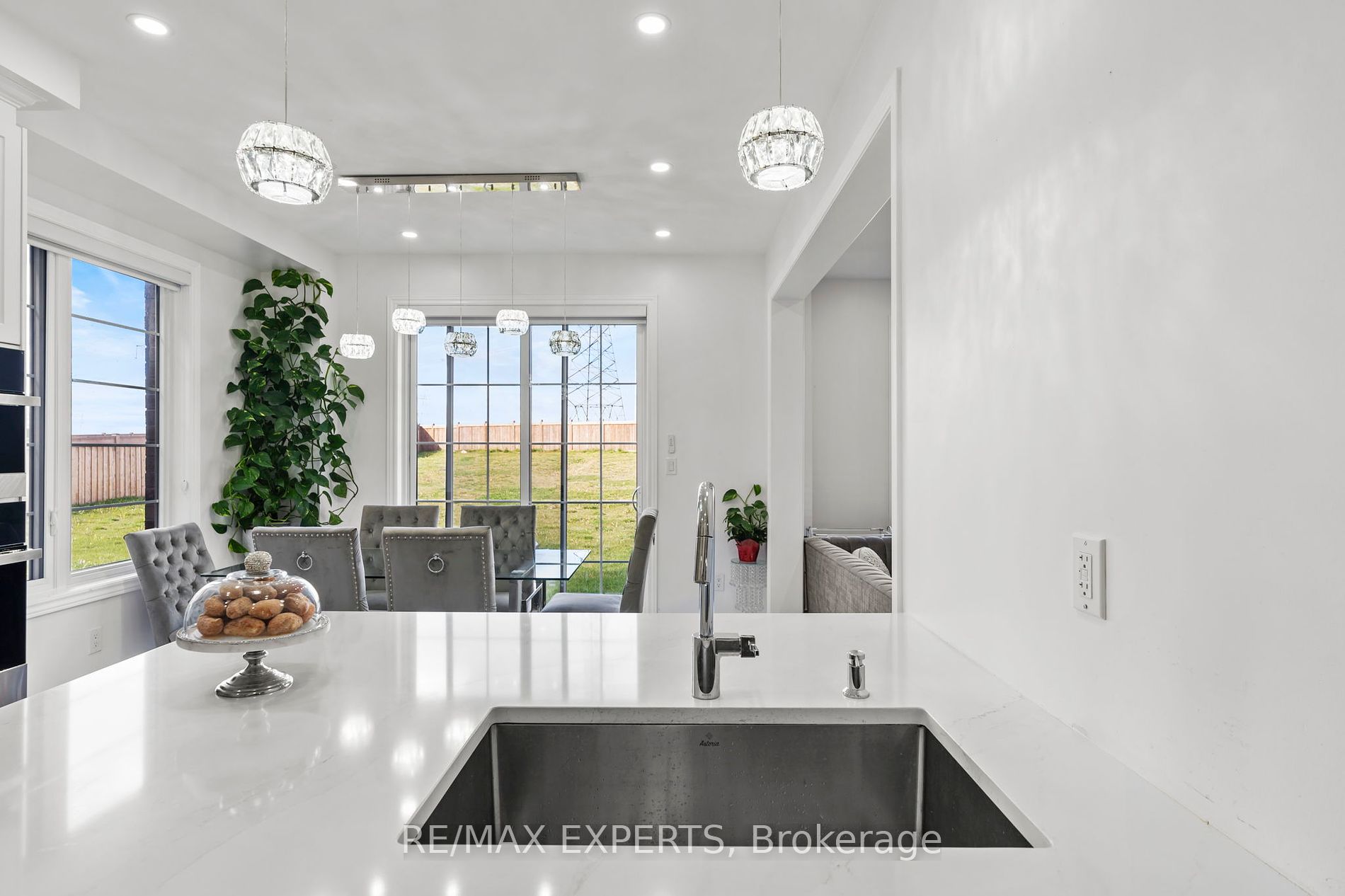 324 W Windfields Farm Dr