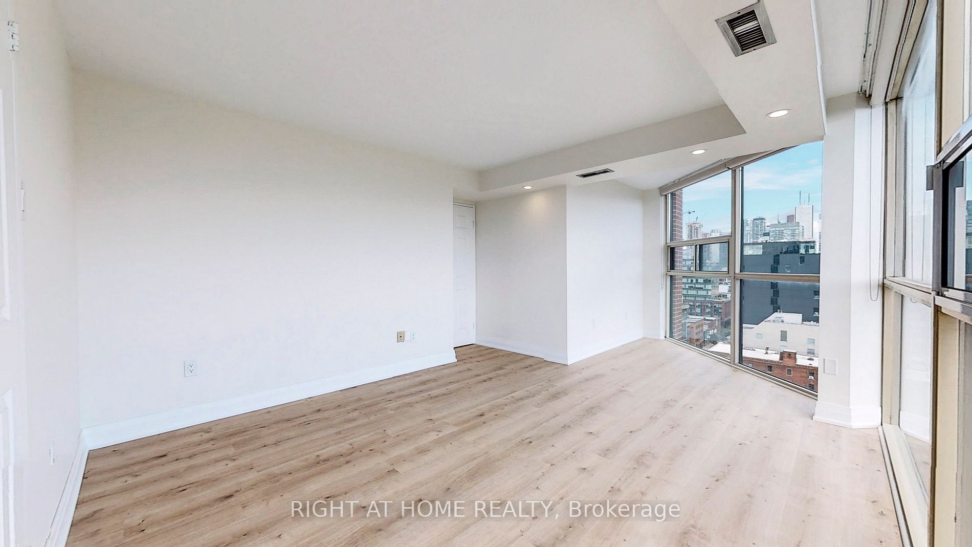 705 W King St 1802
