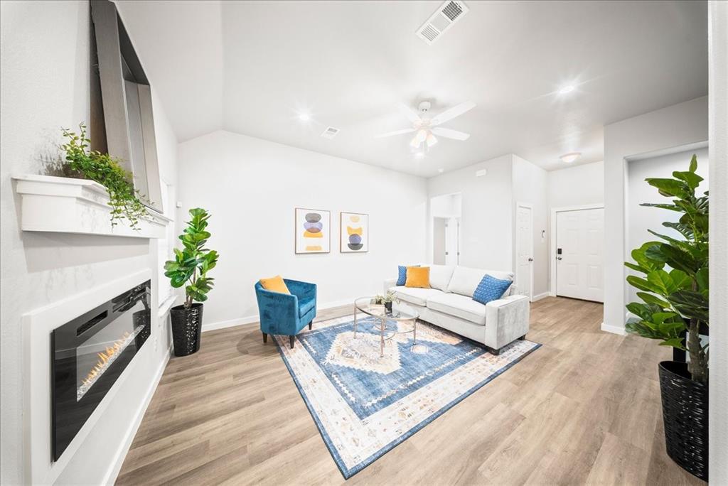 1624 E Collin Street