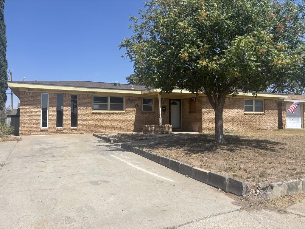 INSTANT EQUITY OPPORTUNITY!  Move in and make the minor adjustments with just a few tools and your imagination. Priced aggressively below market value for a fast sale.  Don't miss out!