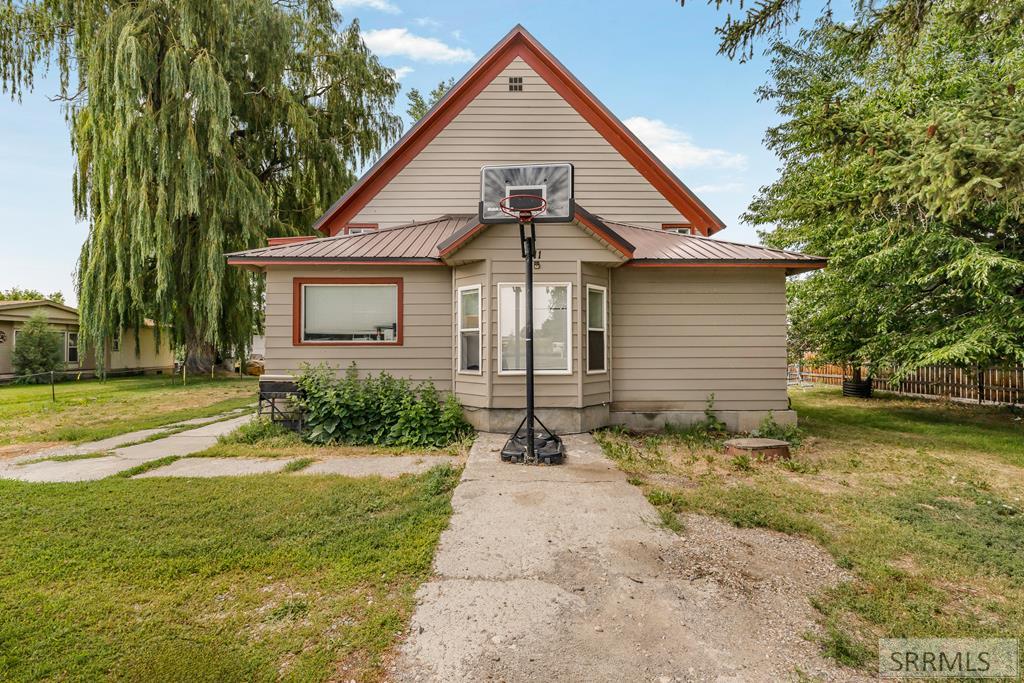 711 E 1550 N