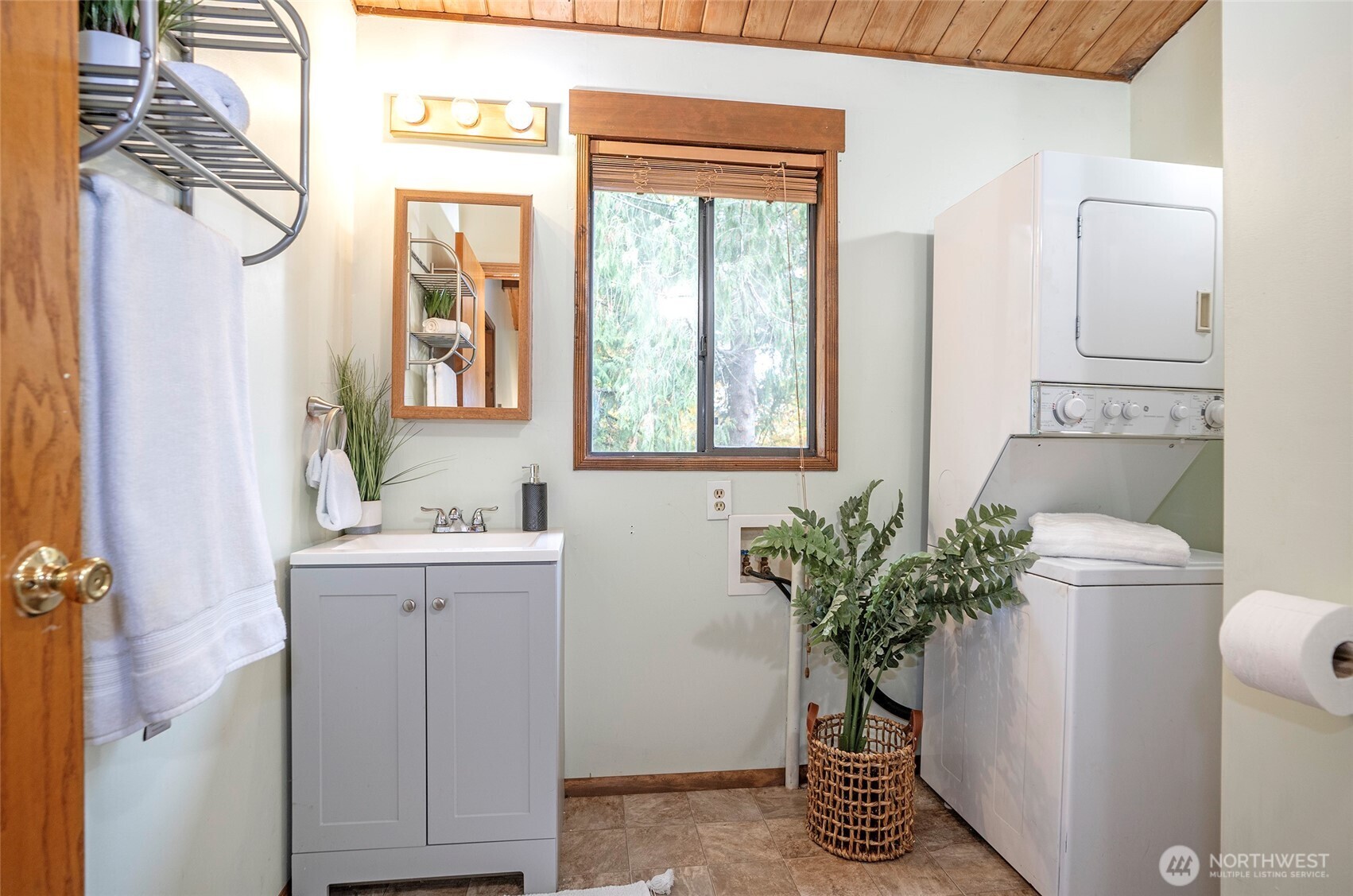 70 E Larchmont Place