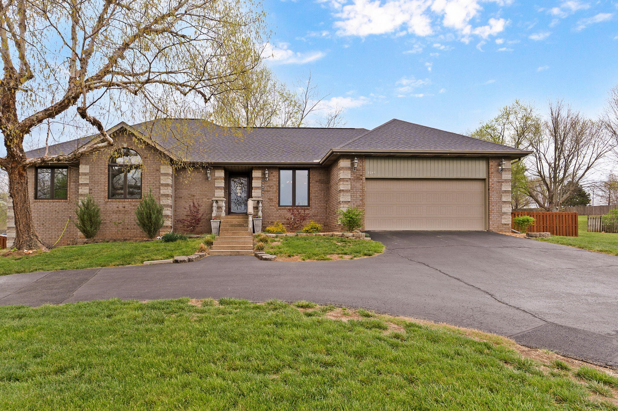 2046 N Belmont Court