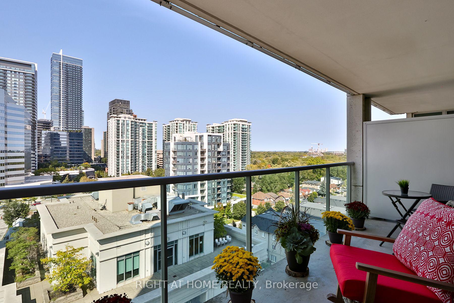16 Harrison Garden Blvd 1112