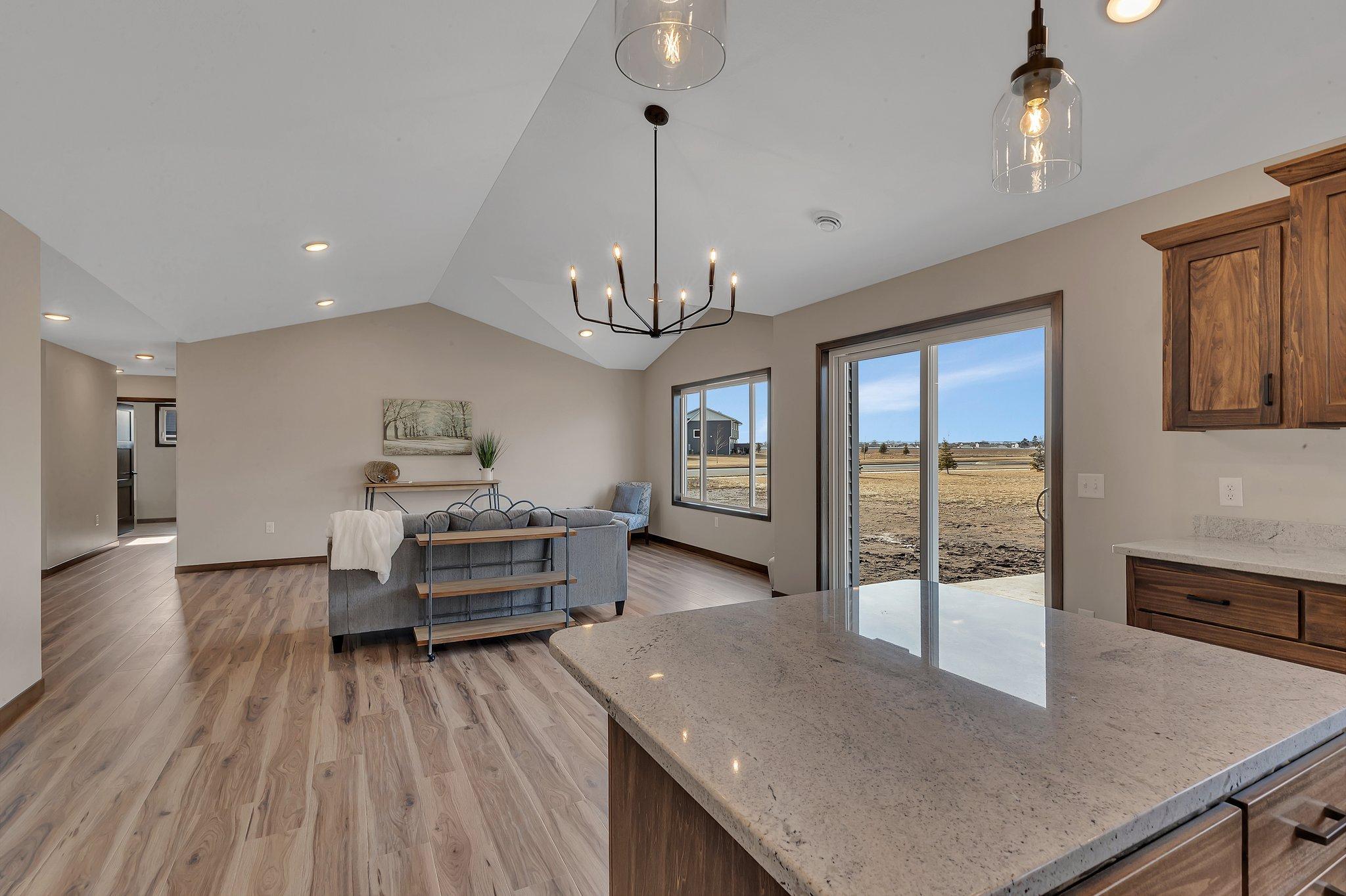 2000 Sandstone Loop N