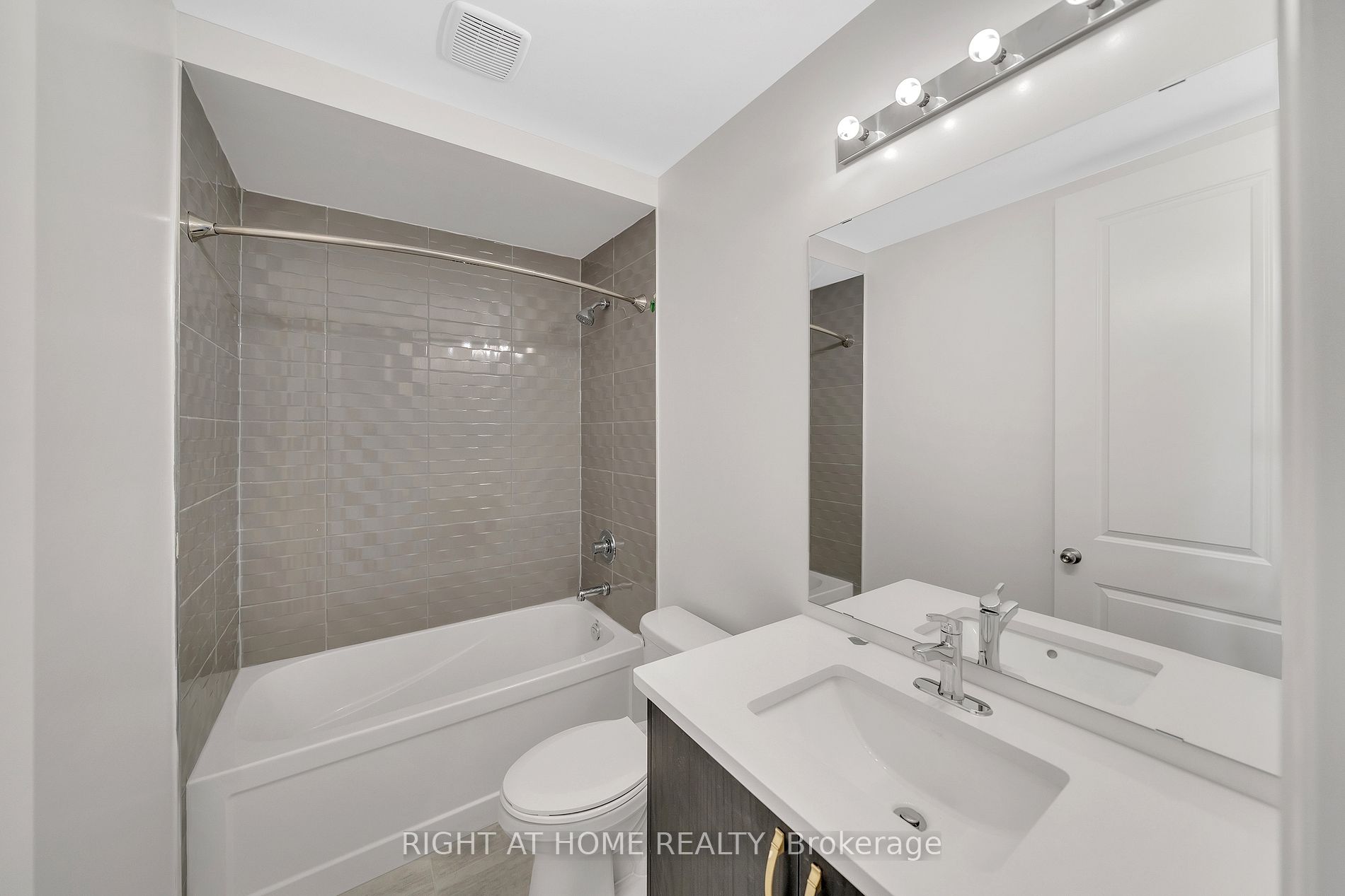 275 Port Darlington Rd