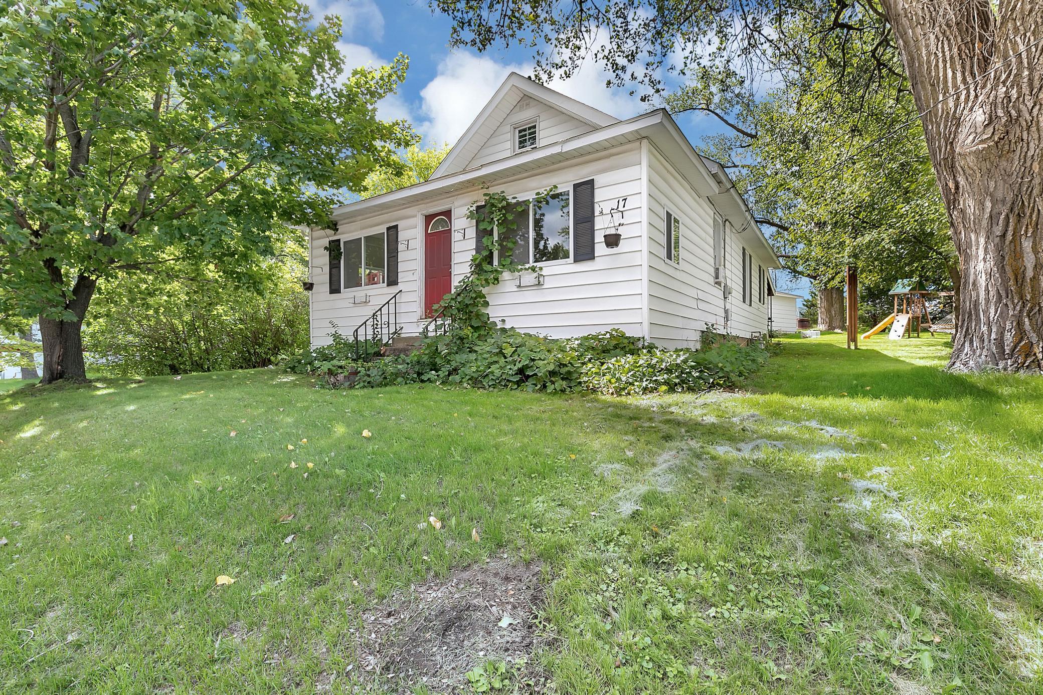 17 Riverside Avenue S