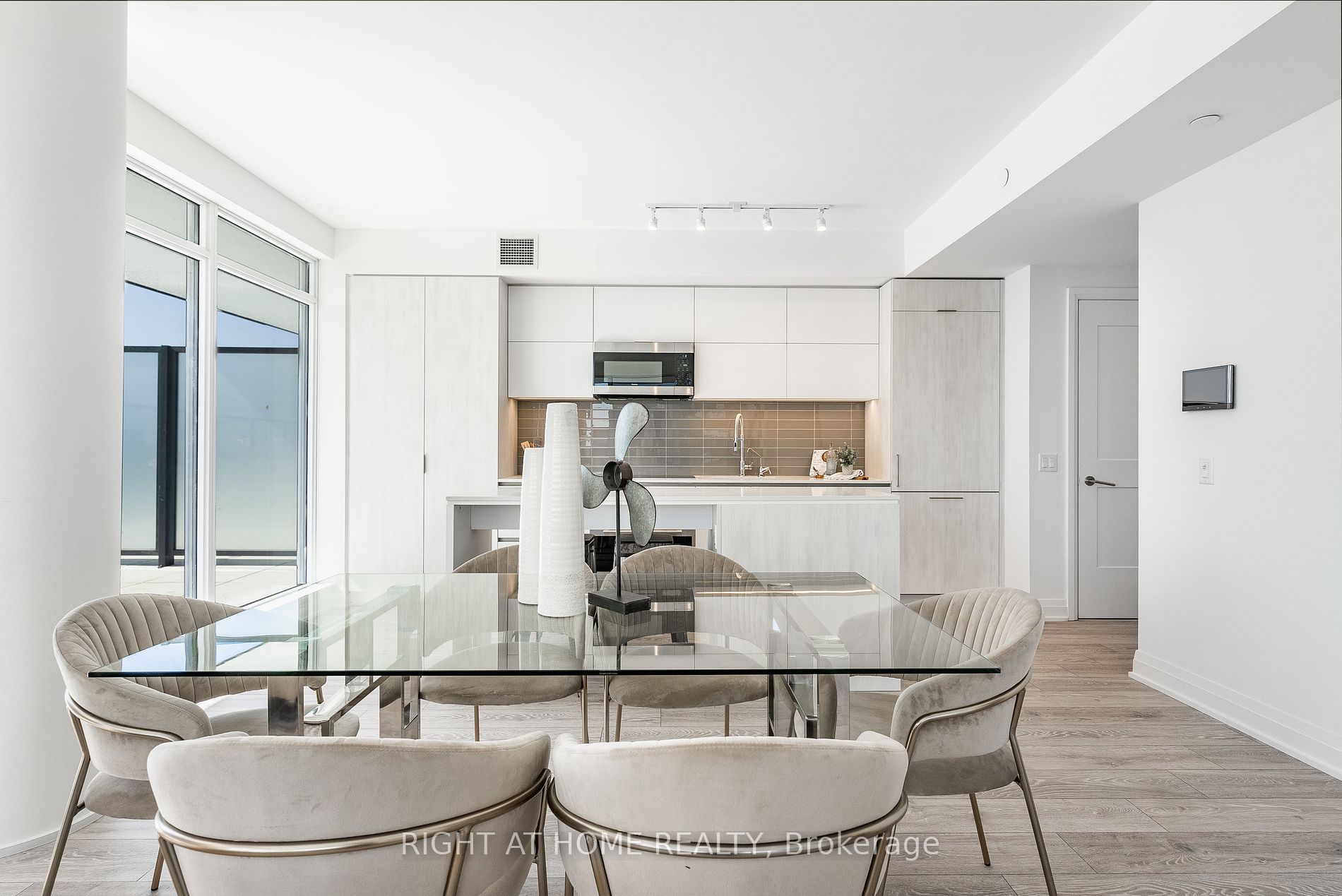 21 E Park St 802
