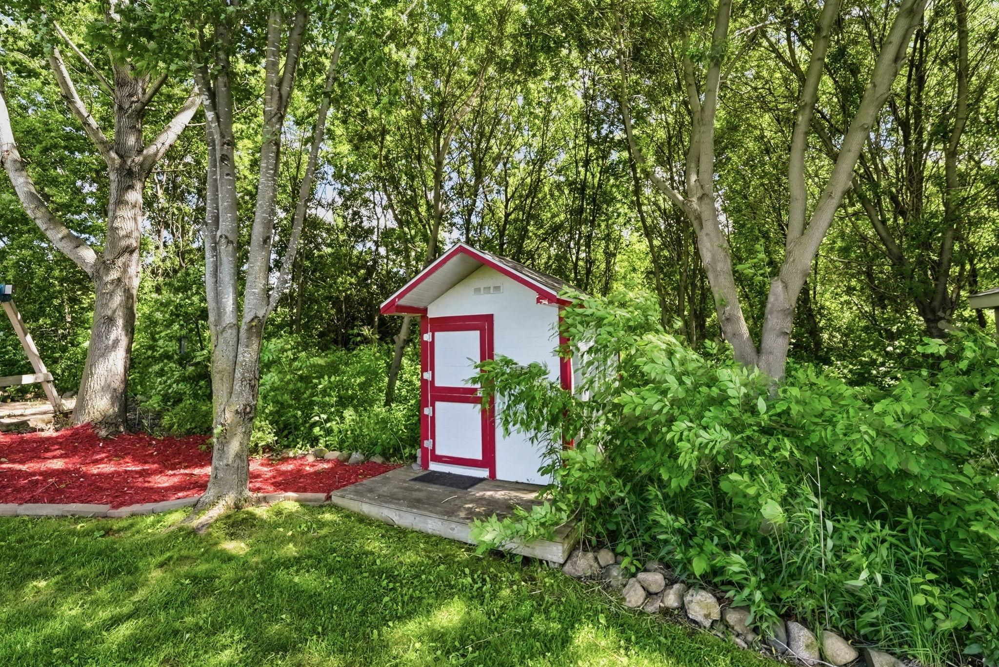 1306 Iris Lane NE