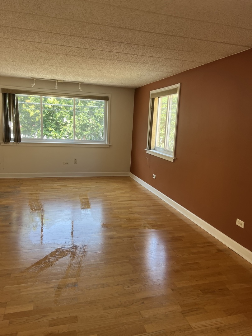 5586 S Archer Avenue 2c