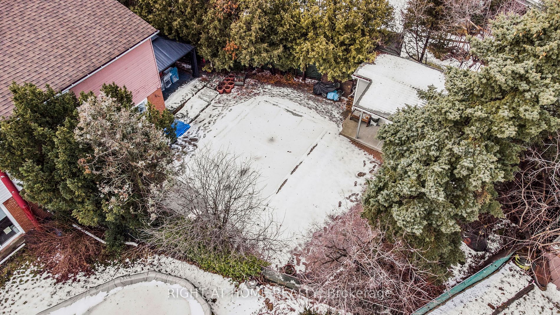 24 Jeanette Pl