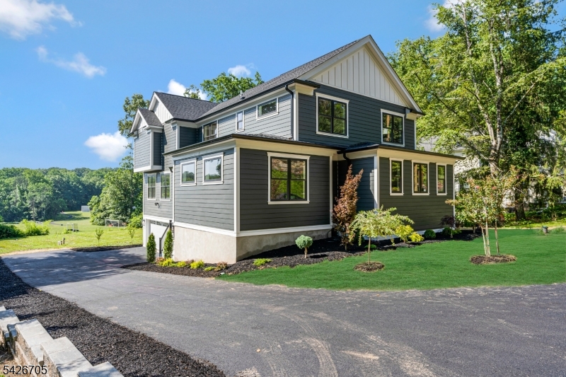 107 Chestnut Ave