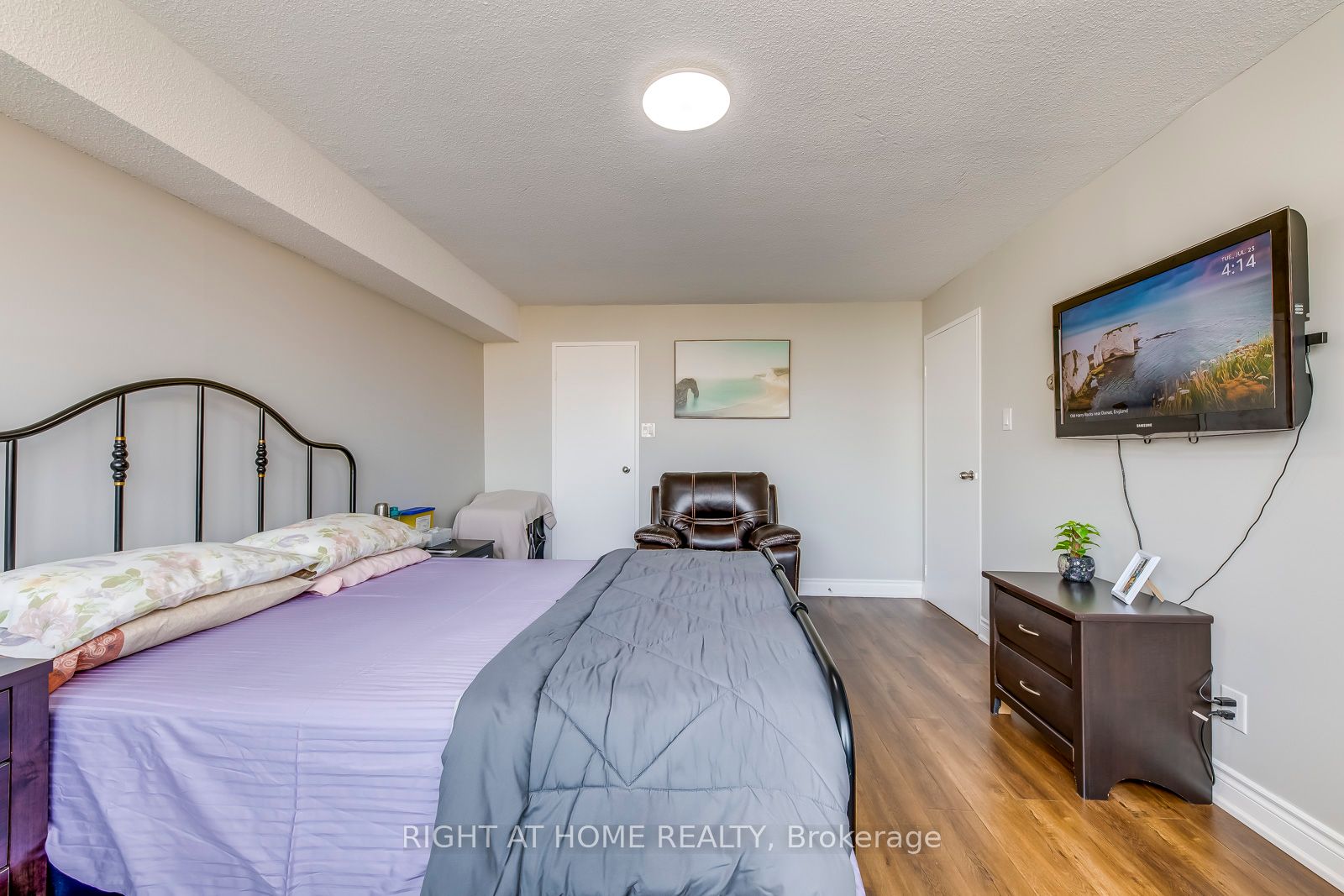 3700 Kaneff Cres 1412