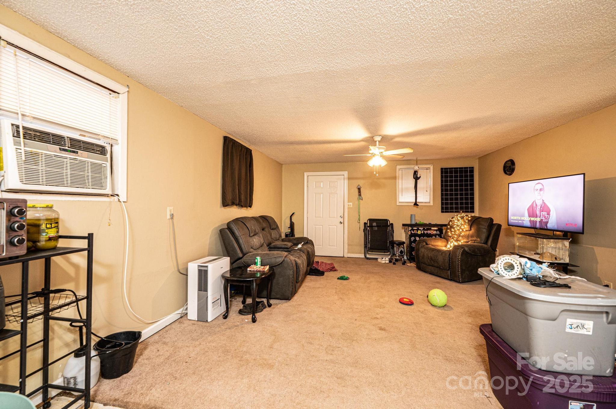 711 Meredith Court SW