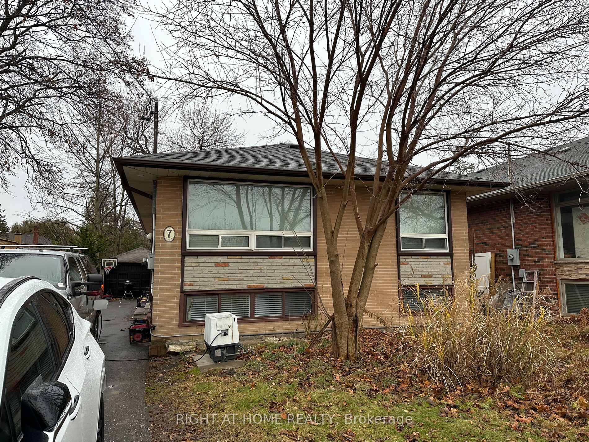 7 Dalecliff Cres Main