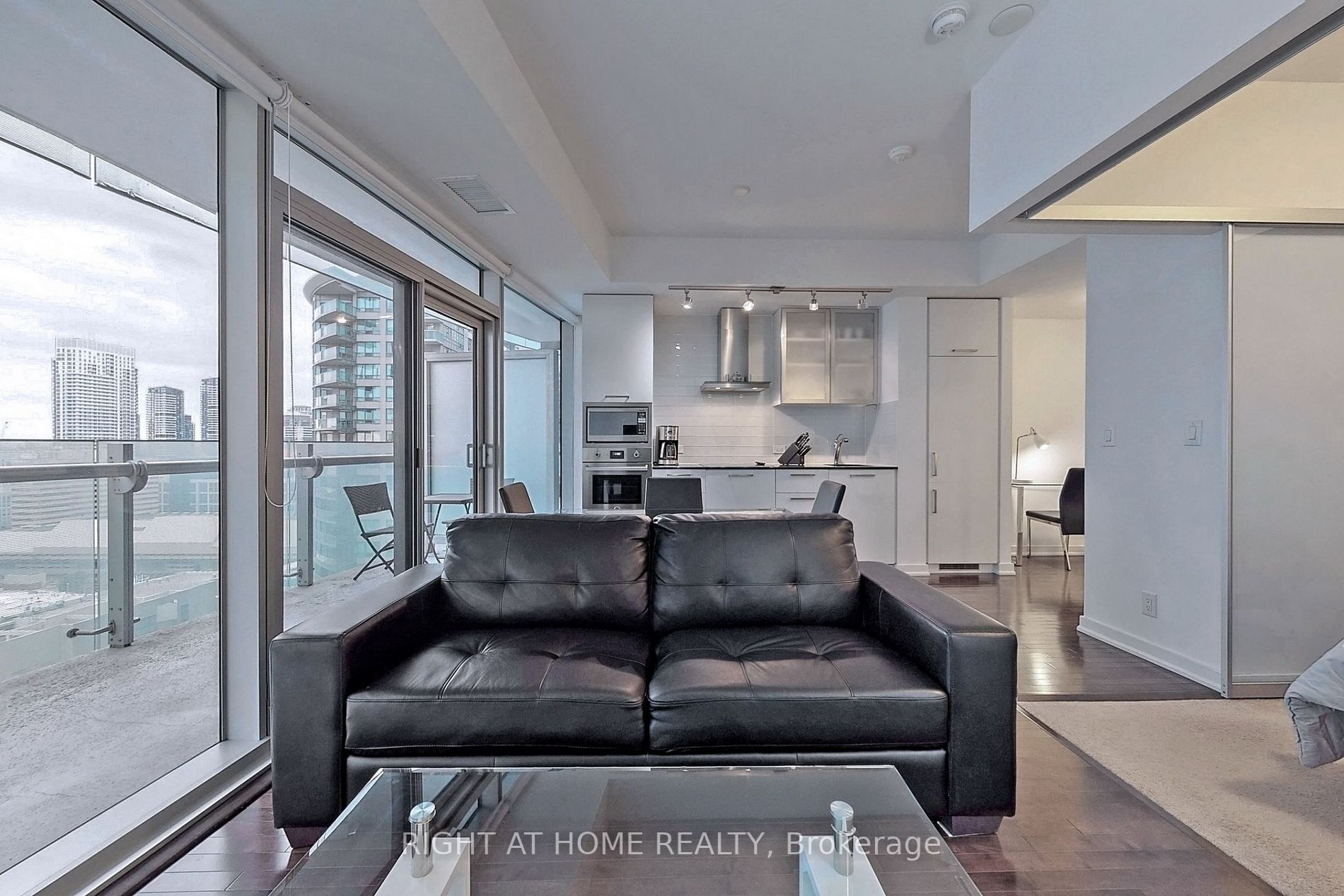 12 York St 2406