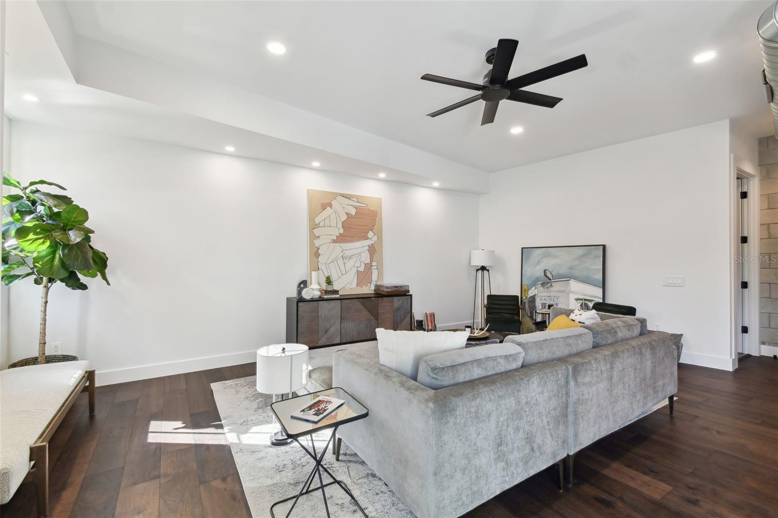 1312 W Azeele Street 1