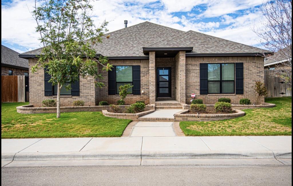 Nearly new and loaded with style in sought-after Heritage Oaks! Curb appeal for days, an open floor plan flooded with natural light, and a dream kitchen featuring cabinets to the ceiling and a fabulous oversized island. The sequestered primary suite is a true retreat with double vanities, dual bath spaces and a separate soaking tub. Deep 2-car garage fits an F-250, plus a spacious driveway. Large concrete backyard slab offers endless entertaining potential. Neighborhood pool and amenities complete the package in this perfect dream home!