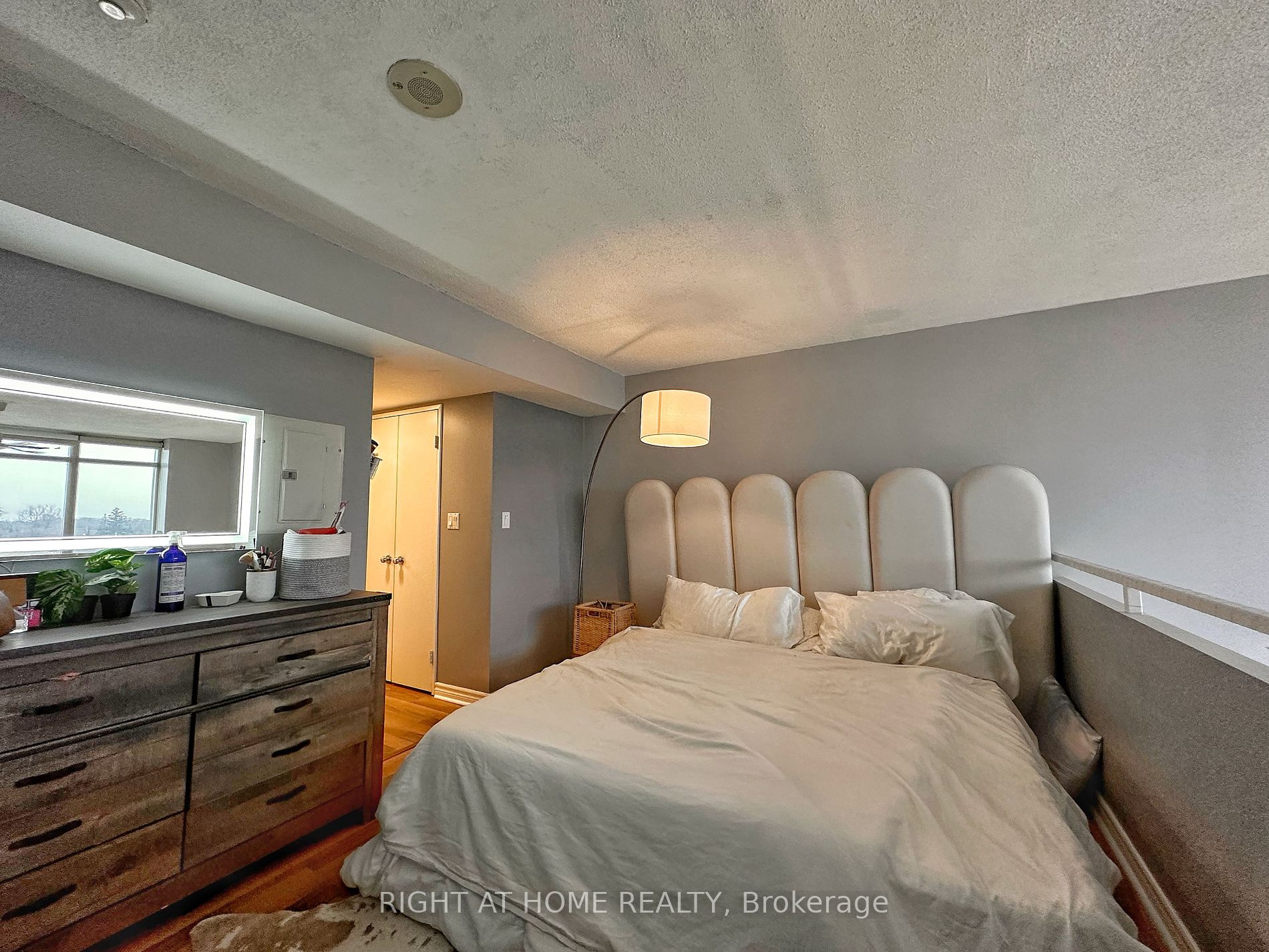 200 Manitoba St 424