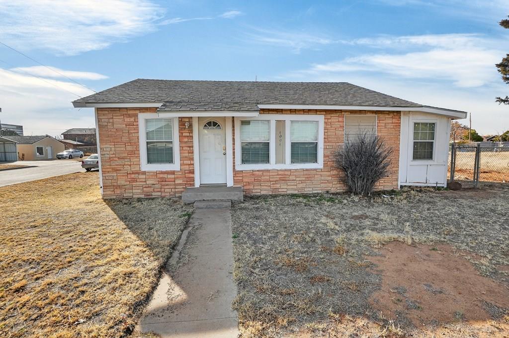 Located in the Richardson subdivision, this classic 1942 home offers versatility and income potential. Situated on a corner lot, the property features two separate units. The larger unit includes 3 bedrooms and 2 bathrooms, while the second unit is a self-contained studio complete with its own kitchen and bathroom. One unit is currently tenant-occupied, providing rental income.