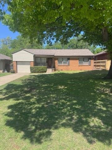 Come and check this Cute 3 beds, 1 full bath, 1 car garage home in Nichols Hills! This pretty home includes heat and air, an oven, and a fenced yard all for your convenience. Pets negotiable. Tenant responsible for lawn and utilities.
