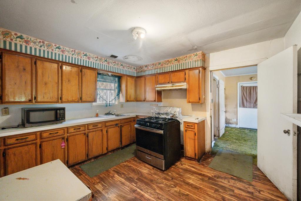 905 G W Jackson Avenue