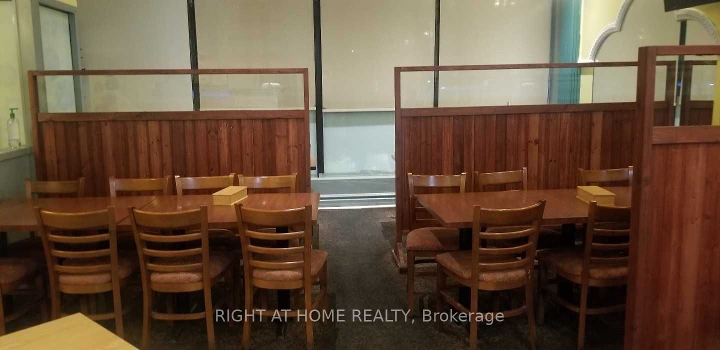 1170 W Burnhamthorpe Rd 15