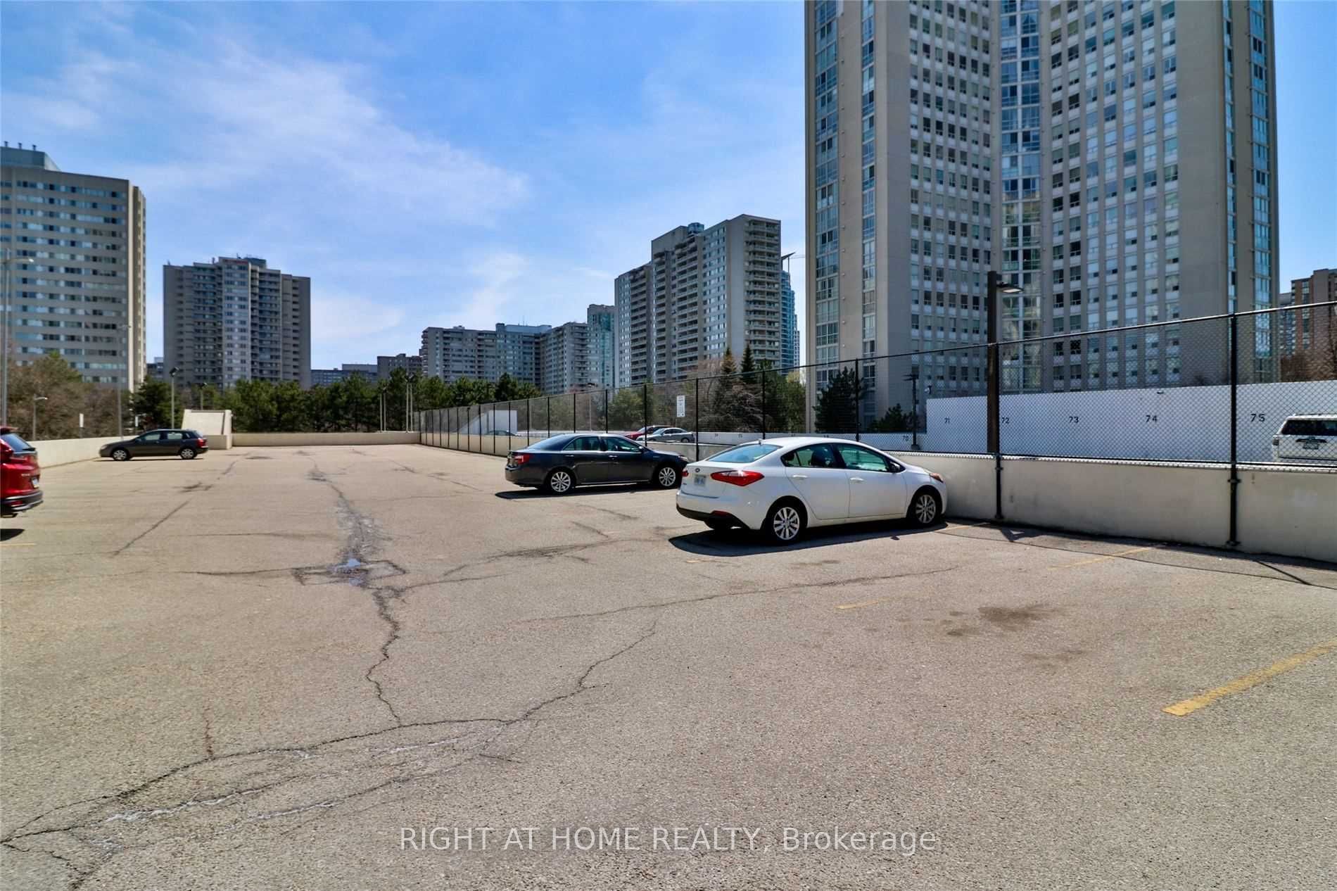 3700 Kaneff Cres Sph8
