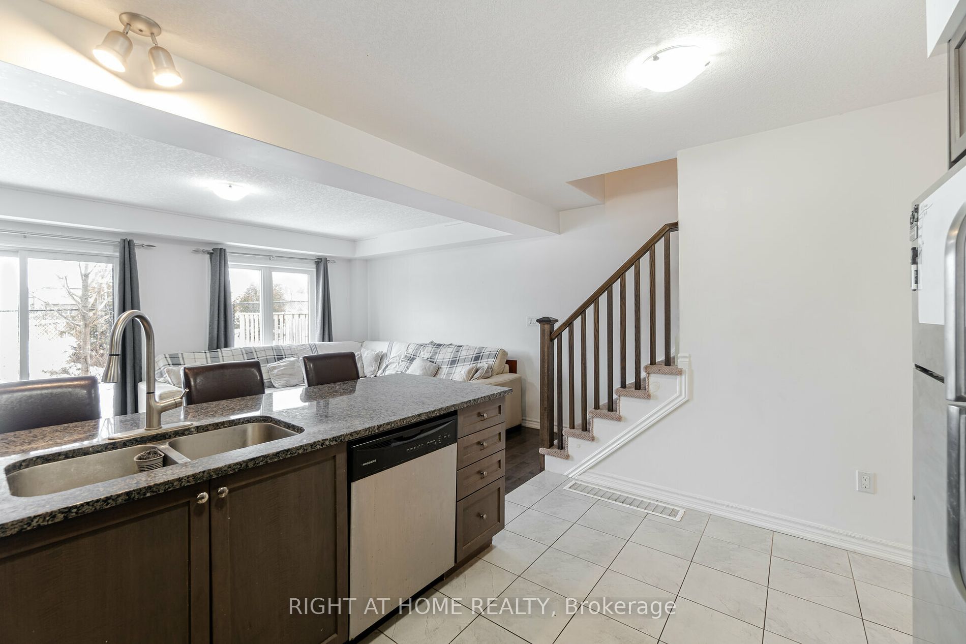 91 E Poppy Dr 50