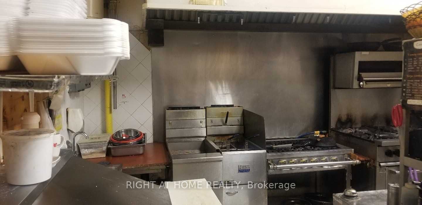 1170 W Burnhamthorpe Rd 15