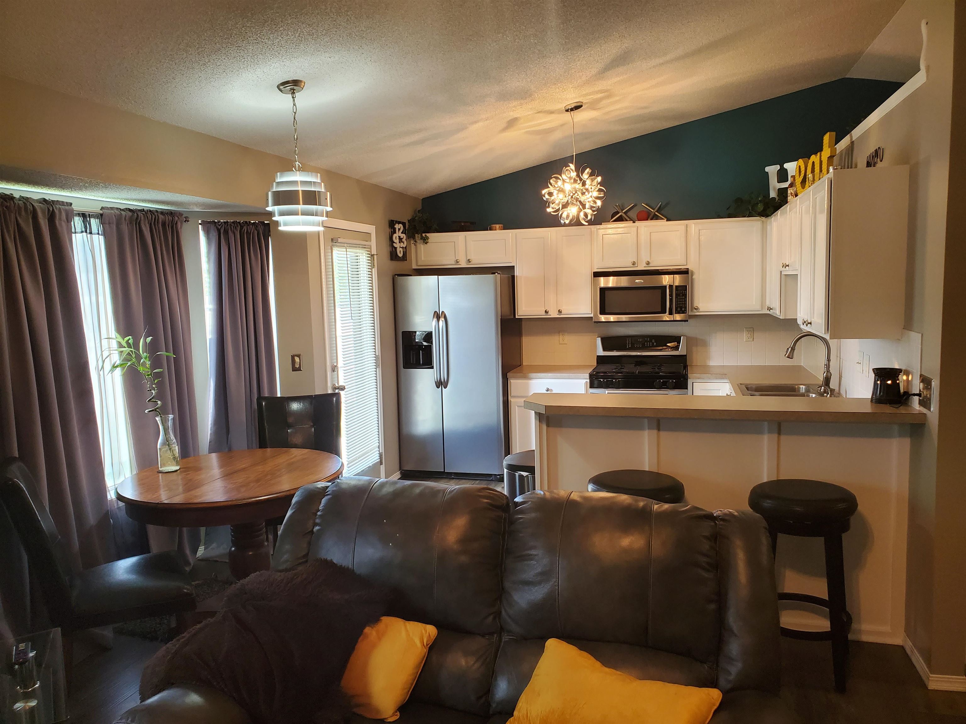 1435 E Berlin