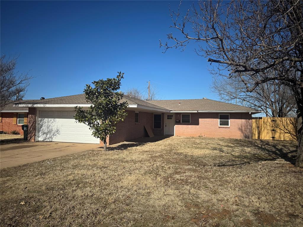 Beautiful 3 bed, 2 bath house with a HUGE fenced yard! Located just east of Highway 77 in Edmond for an easy commute. Great sized living space, large bedrooms, and a covered back patio.