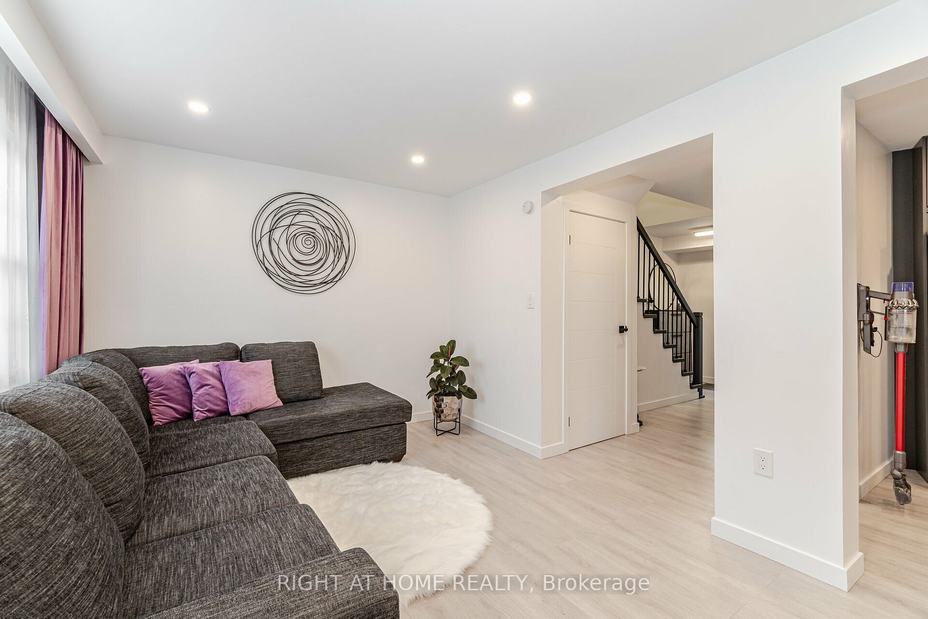 2120 E Rathburn Rd 72