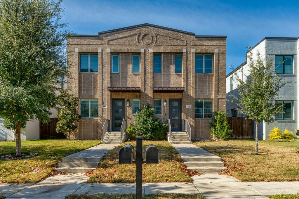 Traditional architecture and classically designed three bedroom, 2 and a half bath town home in the heart of the West 7th Street area; near park and within walking distance to restaurants, shopping and museums. Modern finishes with gourmet kitchen. Huge, open great room to eating bar in kitchen; large walk in closets and pantry space. Mud room at entry from attached garage, covered patio for entertaining & fenced side yard. Wood flooring on 1st level, Updated carpet, granite kitchen counters, tile accents, stainless steel appliances in kitchen, plantation shutters.- APPLY ON-LINE TODAY!
