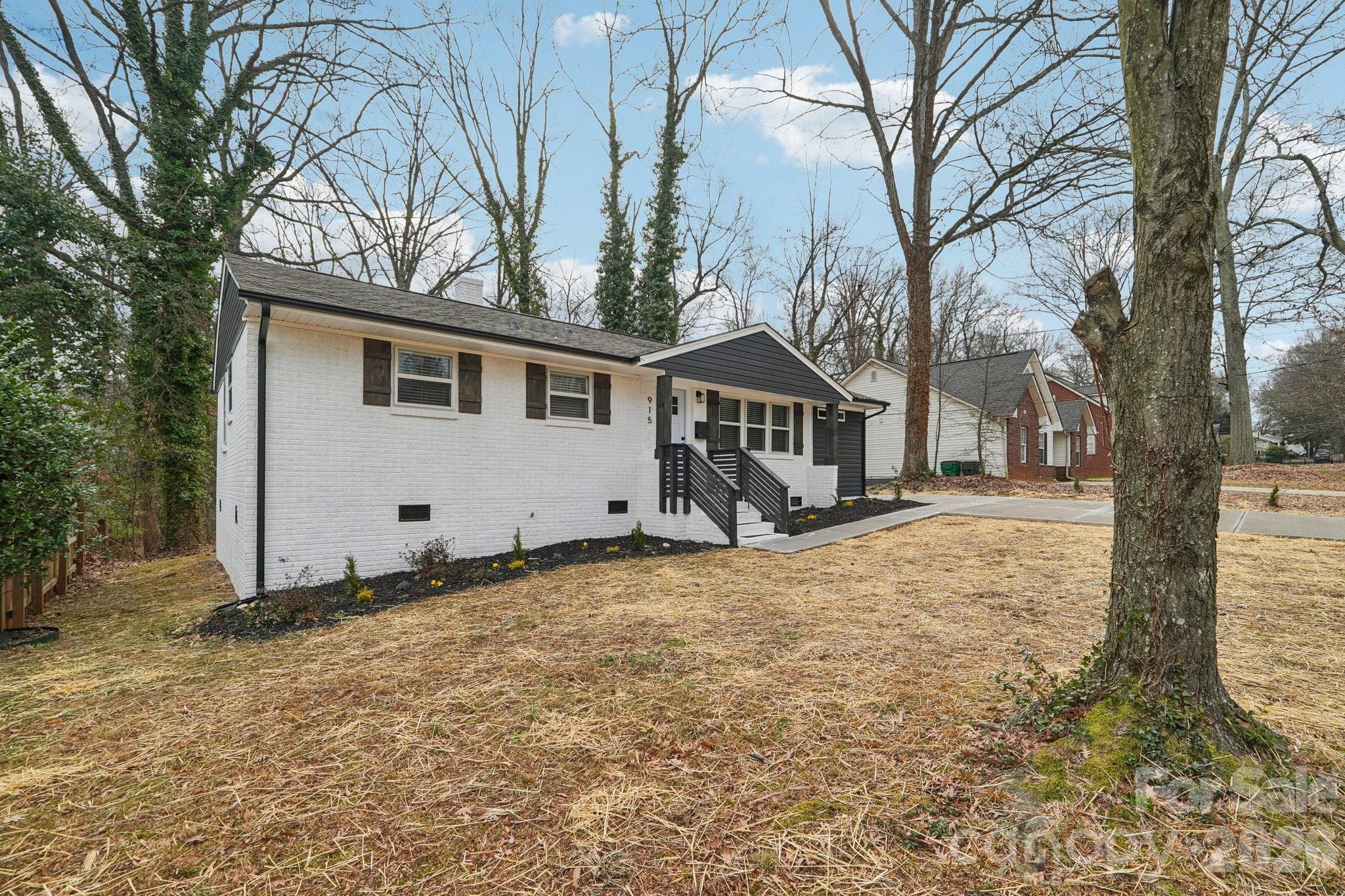 915 Crestmere Street