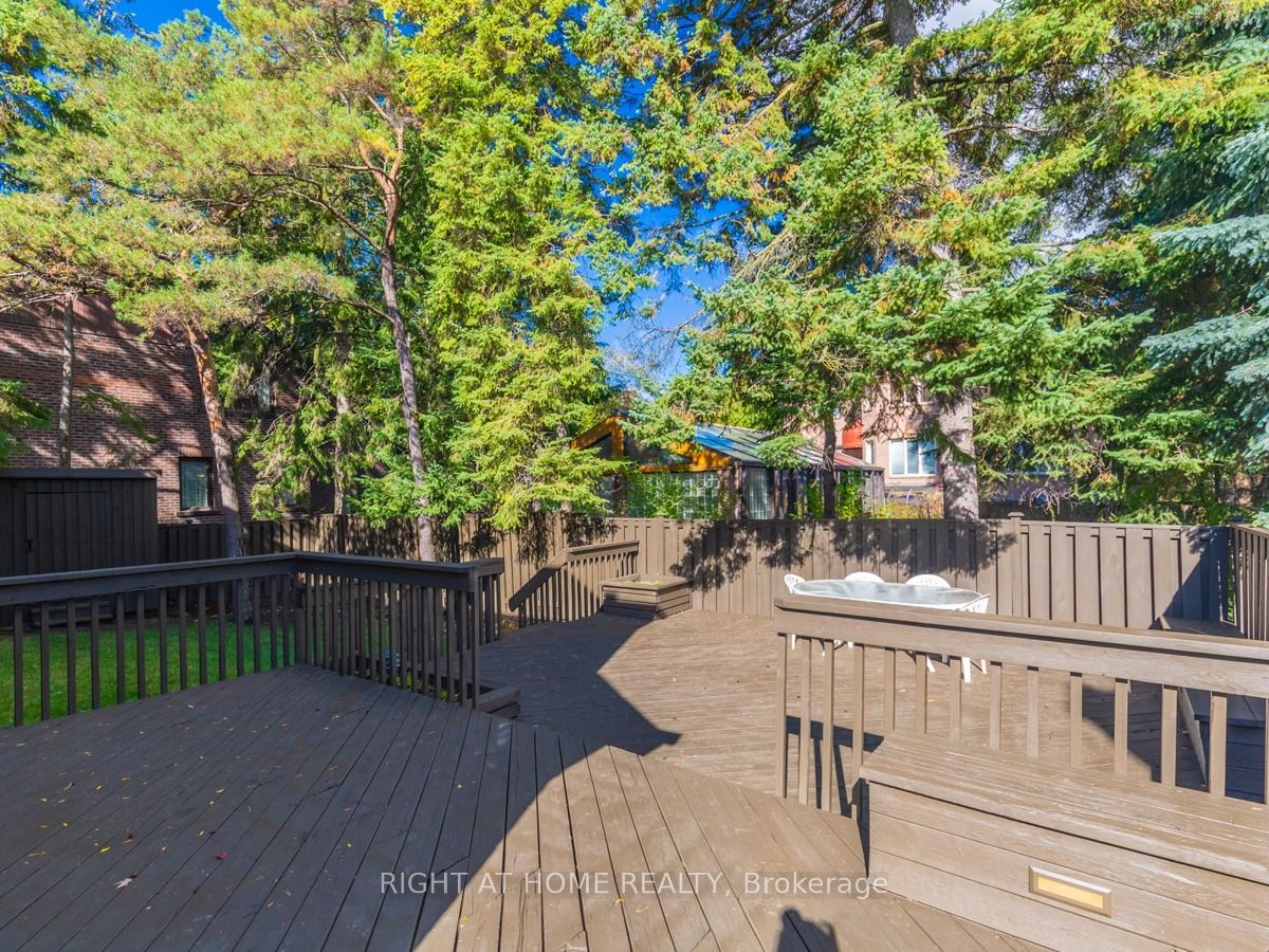 16 Fernside Crt